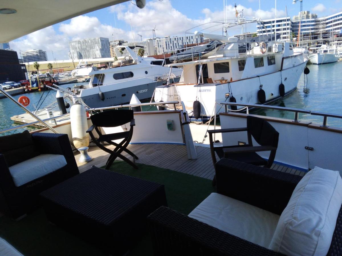 Готель Amazing Boat To Sleep In Barcelona Сан-Адріа-де-Бесос Екстер'єр фото