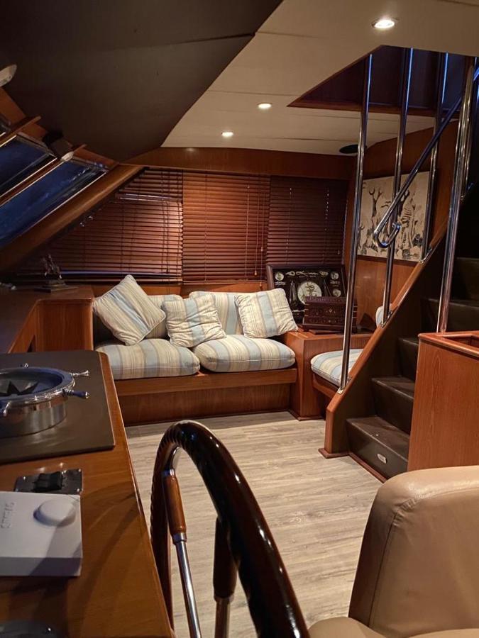 Готель Amazing Boat To Sleep In Barcelona Сан-Адріа-де-Бесос Екстер'єр фото