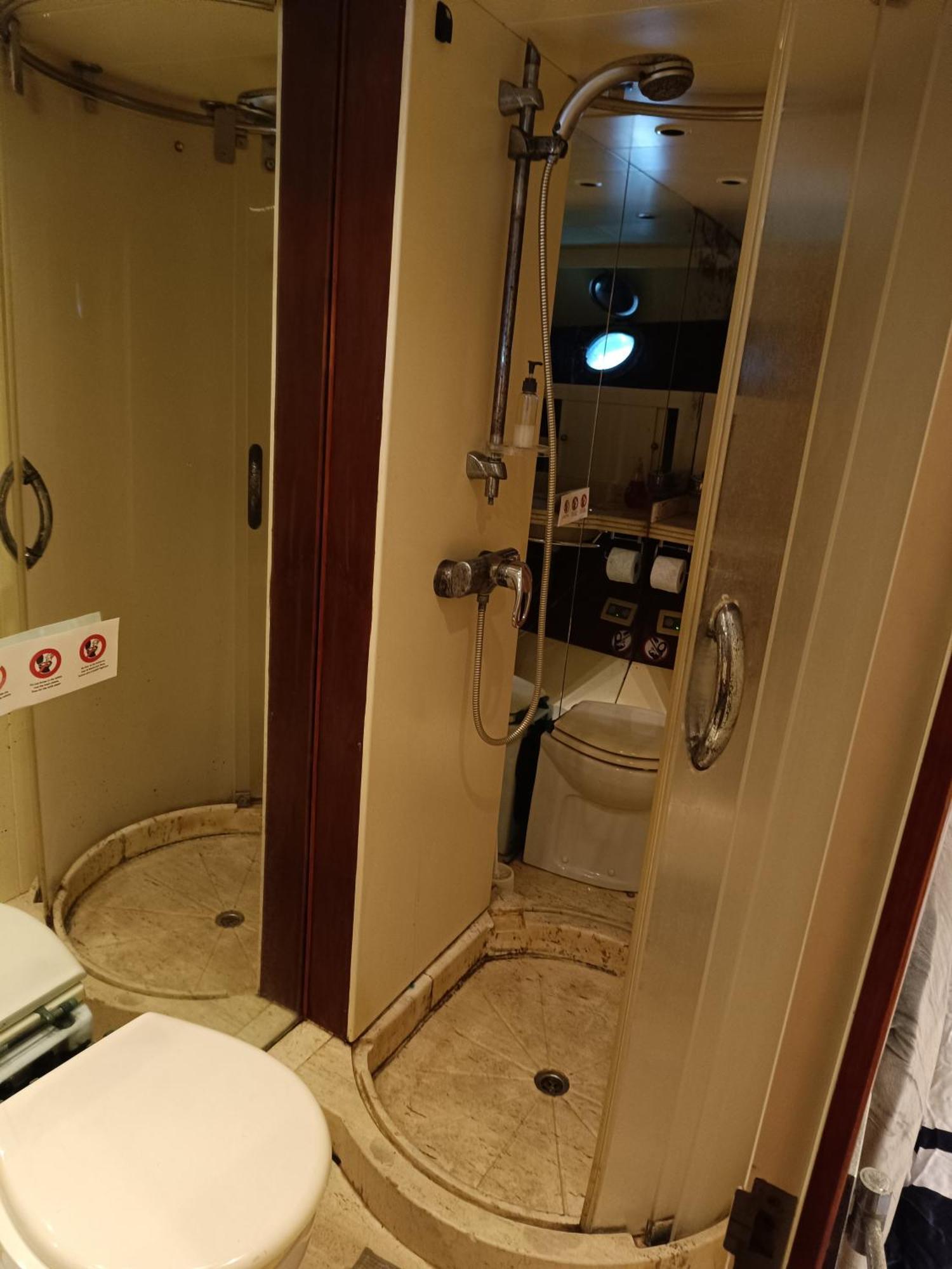 Готель Amazing Boat To Sleep In Barcelona Сан-Адріа-де-Бесос Екстер'єр фото