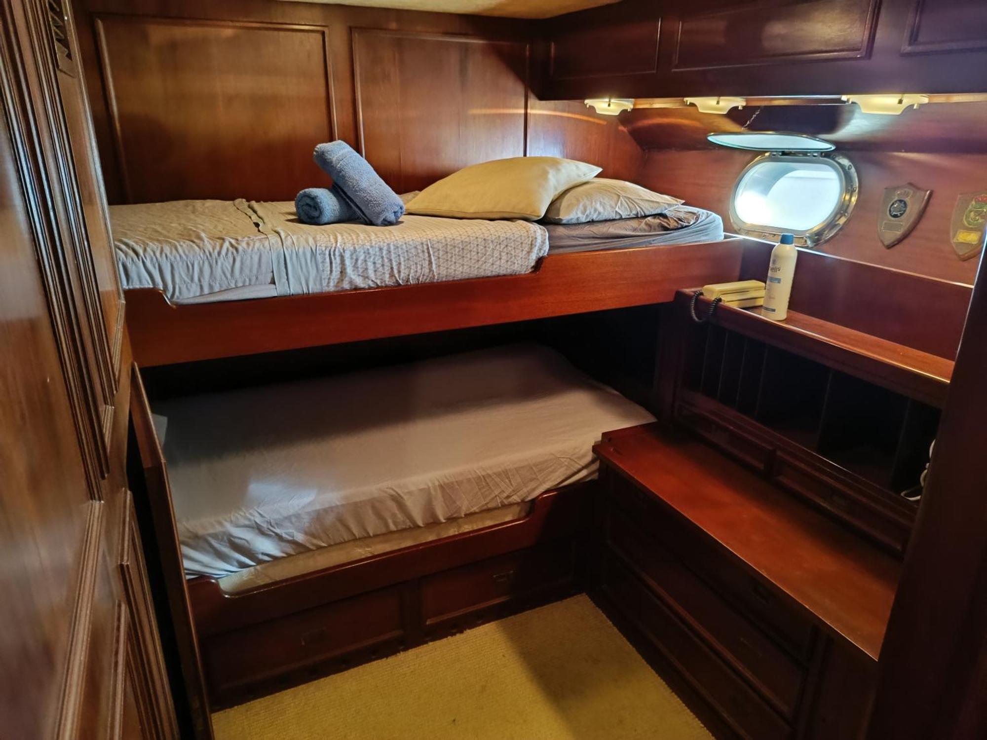 Готель Amazing Boat To Sleep In Barcelona Сан-Адріа-де-Бесос Екстер'єр фото