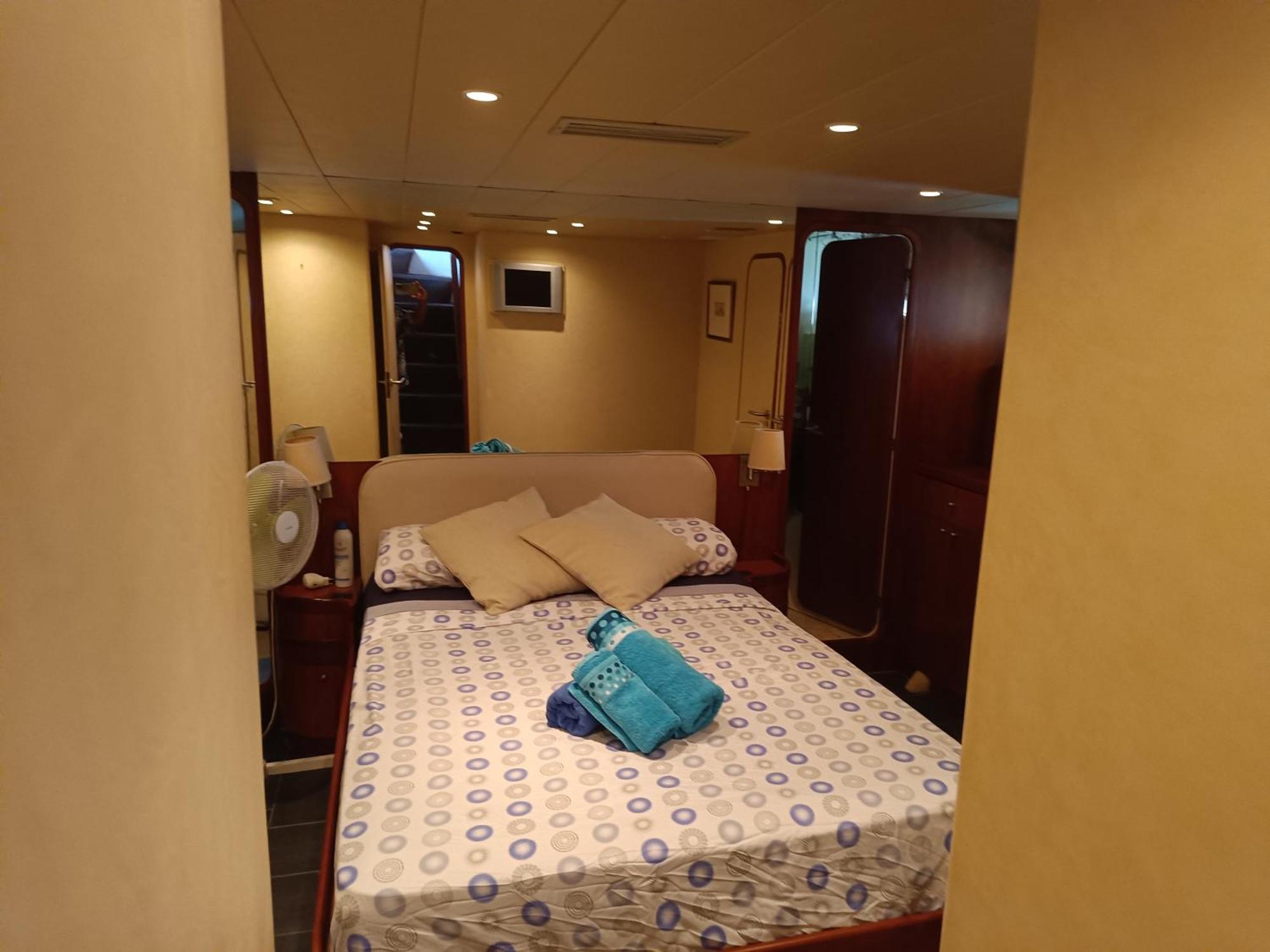 Готель Amazing Boat To Sleep In Barcelona Сан-Адріа-де-Бесос Екстер'єр фото