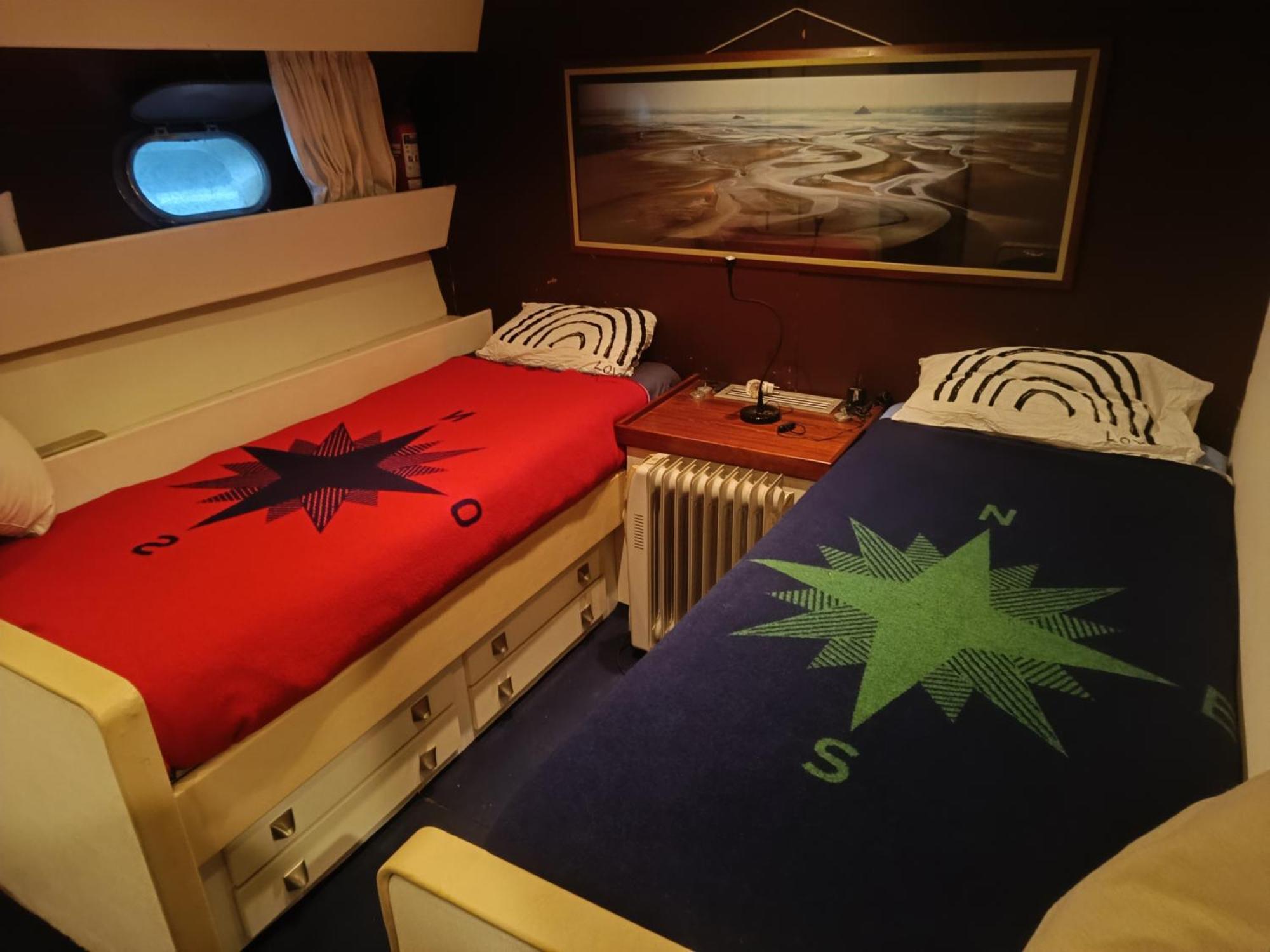 Готель Amazing Boat To Sleep In Barcelona Сан-Адріа-де-Бесос Екстер'єр фото